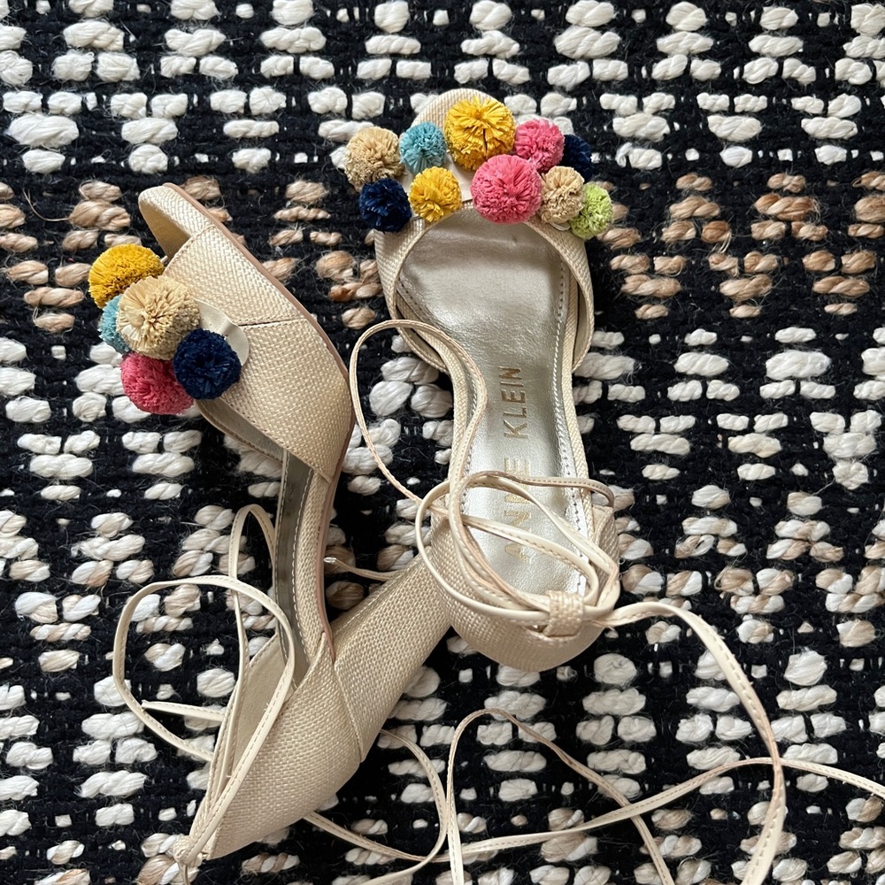 Anna Klein Raffia Pom Pom Women's Sandals Size 6